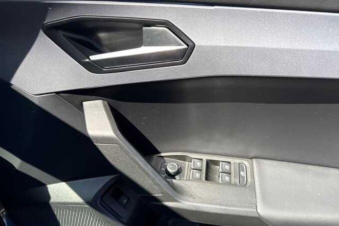 SEAT Leon 1.4 eHybrid 13kWh FR Hatchback 5dr Petrol Plug-in Hybrid DSG (204 ps)