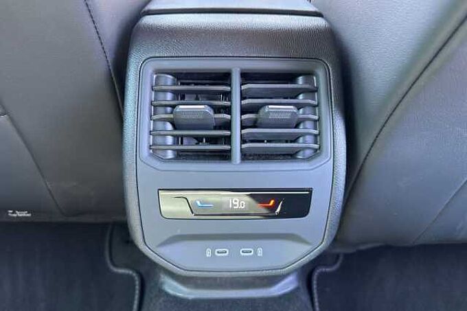 SEAT Leon 1.4 eHybrid 13kWh FR Hatchback 5dr Petrol Plug-in Hybrid DSG (204 ps)